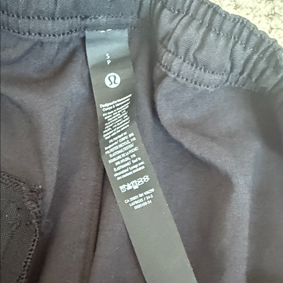 Lululemon Cargo Shorts - Picture 5 of 5